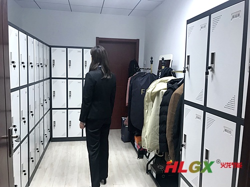 統一著(zhù)裝通知